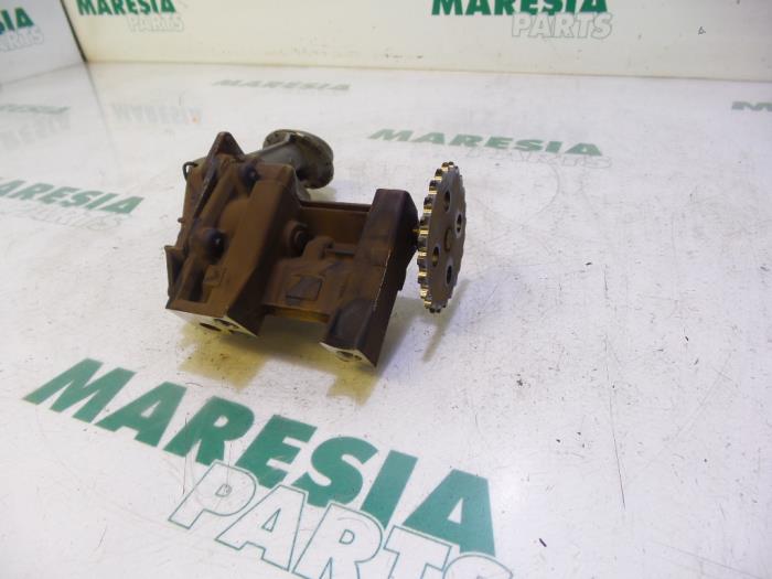 Gebrauchte Ölpumpe Renault Clio II (BB/CB) 1.4 16V Preis € 50,00 Margenregelung angeboten von Maresia Parts