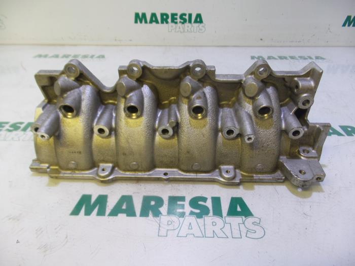 Używane Kolektor dolotowy Renault Clio II (BB/CB) 1.4 16V Cena € 40,00 Procedura marży oferowane przez Maresia Parts