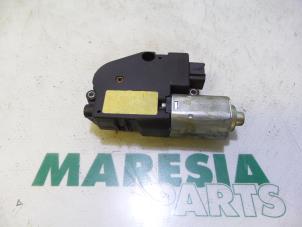 Used Sunroof motor Peugeot 407 SW (6E) 2.0 16V Price € 90,00 Margin scheme offered by Maresia Parts