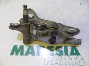 Used Wiper mechanism Peugeot 407 SW (6E) 2.0 16V Price € 40,00 Margin scheme offered by Maresia Parts