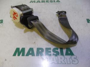 Used Rear seatbelt, right Renault Clio III (BR/CR) 1.2 16V TCe 100 Price € 30,00 Margin scheme offered by Maresia Parts