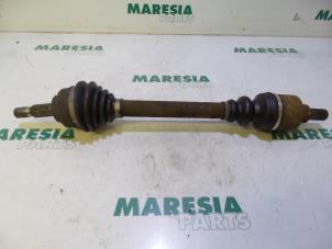 Used Front drive shaft, left Peugeot 407 SW (6E) 2.0 16V Price € 131,25 Margin scheme offered by Maresia Parts