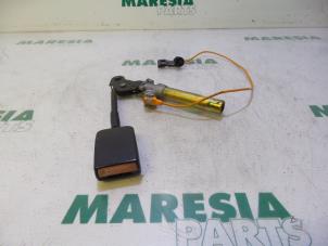 Używane Napinacz pasa bezpieczenstwa prawy Peugeot Partner 1.9 D Cena € 25,00 Procedura marży oferowane przez Maresia Parts