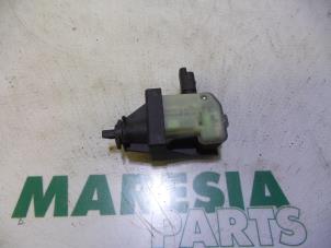 Used Central locking motor Citroen C4 Picasso (UD/UE/UF) 1.8 16V Price € 25,00 Margin scheme offered by Maresia Parts