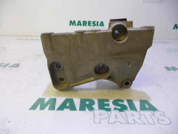 Used Engine mount Renault Megane III Grandtour (KZ) 1.5 dCi 110 Price € 29,95 Margin scheme offered by Maresia Parts