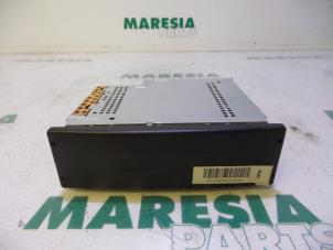 Usados Radio Renault Espace (JK) 2.0 16V Turbo Precio € 50,00 Norma de margen ofrecido por Maresia Parts