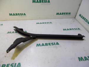 Used Rear door hinge, right Citroen Berlingo 1.6 Hdi 75 Price € 127,05 Inclusive VAT offered by Maresia Parts