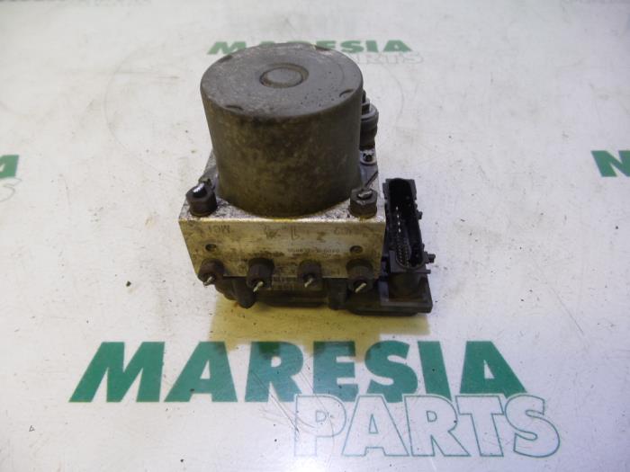 Begagnade ABS-pump Fiat Punto II (188) 1.4 16V Pris € 40,00 Marginaltabell erbjuds av Maresia Parts