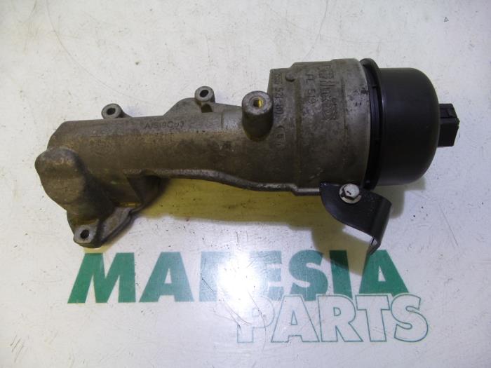 Gebrauchte Ölfilterhalter Peugeot 207/207+ (WA/WC/WM) 1.4 16V Vti Preis € 40,00 Margenregelung angeboten von Maresia Parts