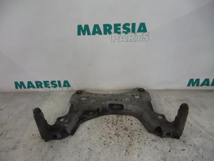 Used Subframe Renault Megane III Grandtour (KZ) 1.4 16V TCe 130 Price € 74,00 Margin scheme offered by Maresia Parts