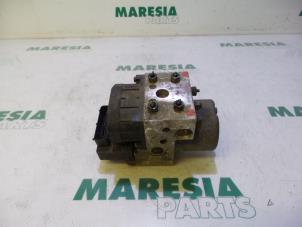 Używane Pompa ABS Renault Kangoo (KC) 1.2 Cena € 127,05 Z VAT oferowane przez Maresia Parts