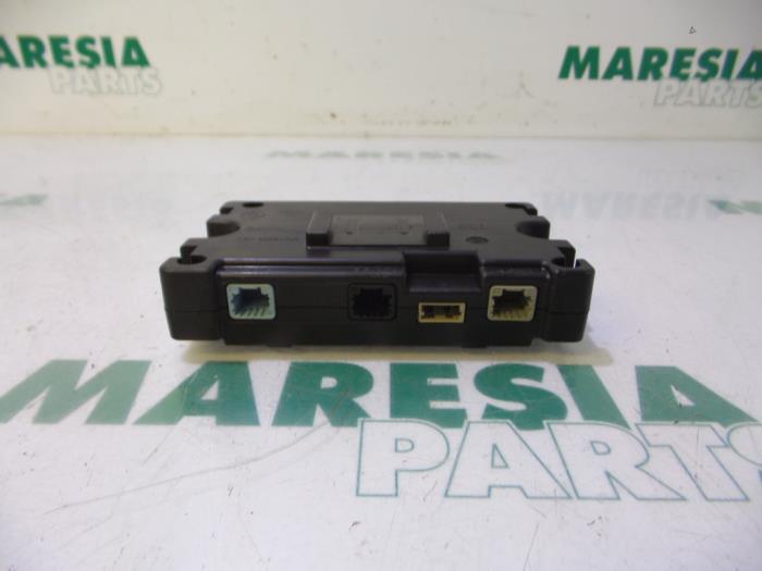 Usagé Ordinateur divers Renault Megane III Grandtour (KZ) 1.4 16V TCe 130 Prix € 34,99 Règlement à la marge proposé par Maresia Parts