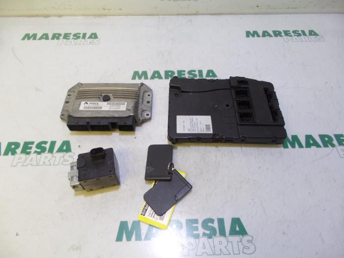 Used Engine management computer Renault Megane II (BM/CM) 1.6 16V Price € 324,99 Margin scheme offered by Maresia Parts