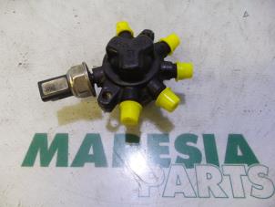 Used Fuel injector nozzle Renault Kangoo Express (FC) 1.5 dCi 65 Price € 50,00 Margin scheme offered by Maresia Parts