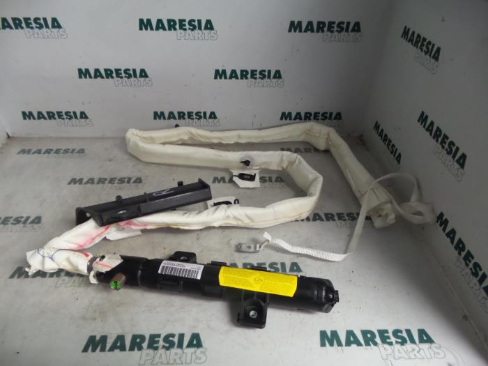 Używane Kurtyna prawa Alfa Romeo 159 (939AX) 1.9 JTDm 16V Cena € 35,00 Procedura marży oferowane przez Maresia Parts