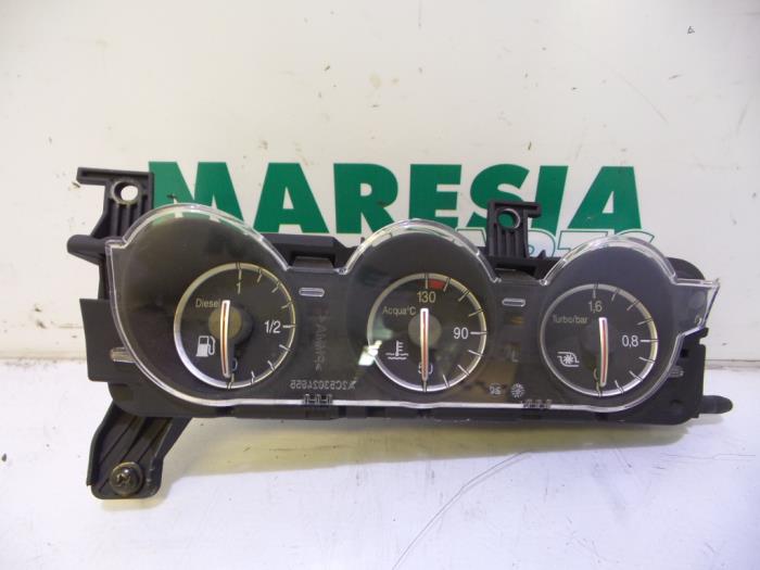 Begagnade Innerdisplay Alfa Romeo 159 (939AX) 1.9 JTDm 16V Pris € 50,00 Marginaltabell erbjuds av Maresia Parts