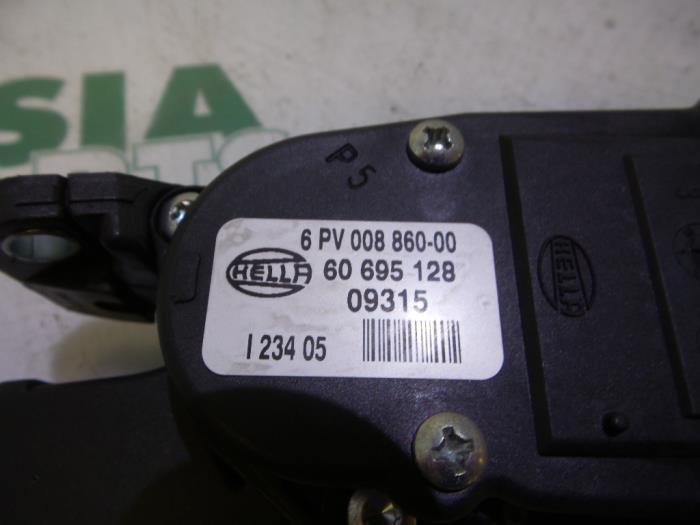 Gaspedalposition Sensor van een Alfa Romeo 159 (939AX) 1.9 JTDm 16V 2006