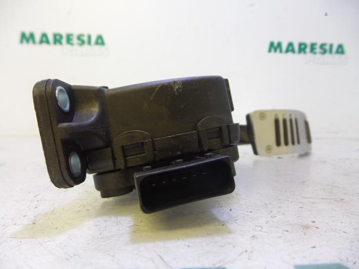 Gaspedalposition Sensor van een Alfa Romeo 159 (939AX) 1.9 JTDm 16V 2006