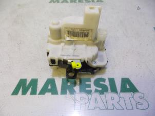 Gebrauchte Türschlossmechanik 4-türig links hinten Fiat Panda (169) 1.2, Classic Preis € 25,00 Margenregelung angeboten von Maresia Parts