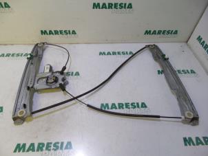 Used Window mechanism 2-door, front right Renault Clio III (BR/CR) 1.2 16V 75 Price € 24,99 Margin scheme offered by Maresia Parts