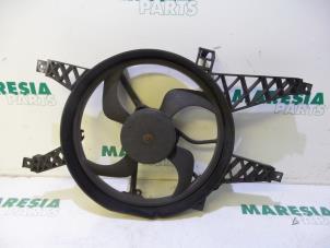 Used Fan motor Renault Clio III (BR/CR) 1.2 16V 75 Price € 105,00 Margin scheme offered by Maresia Parts