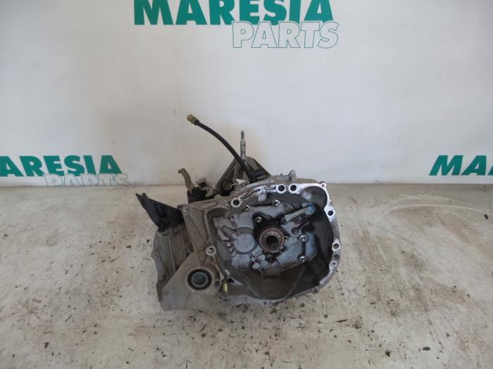 Gearbox from a Renault Clio III (BR/CR) 1.2 16V 75 2006