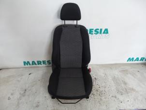 Używane Fotel prawy Peugeot 207/207+ (WA/WC/WM) 1.6 16V VTRi Cena € 60,00 Procedura marży oferowane przez Maresia Parts