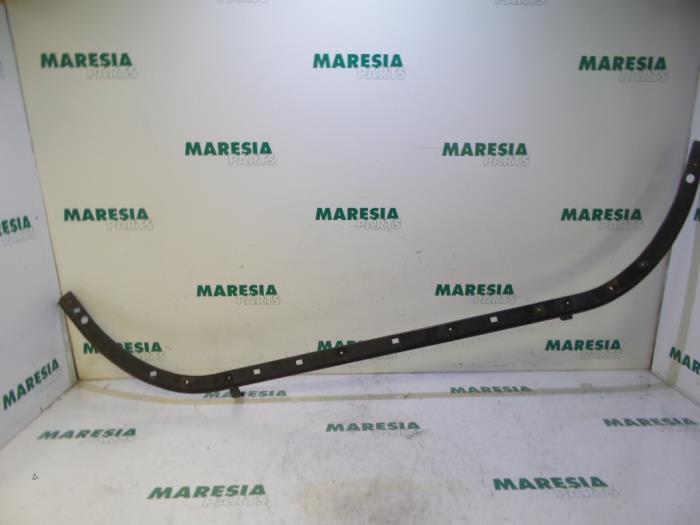 Begagnade Front Fiat Ducato (250) 2.3 D 120 Multijet Pris € 25,00 Marginaltabell erbjuds av Maresia Parts