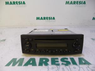 Używane Radioodtwarzacz CD Fiat Doblo (223A/119) 1.6 16V Cena € 75,00 Procedura marży oferowane przez Maresia Parts