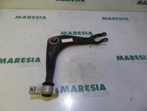 Usagé Bras de suspension bas avant droit Peugeot 407 SW (6E) 2.0 16V Prix € 40,00 Règlement à la marge proposé par Maresia Parts