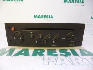 Used Radio CD player Renault Clio III (BR/CR) 1.6 16V Price € 65,00 Margin scheme offered by Maresia Parts