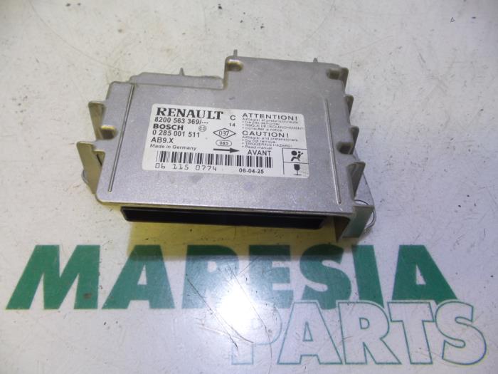 Begagnade Airbagmodul Renault Clio III (BR/CR) 1.6 16V Pris € 100,00 Marginaltabell erbjuds av Maresia Parts