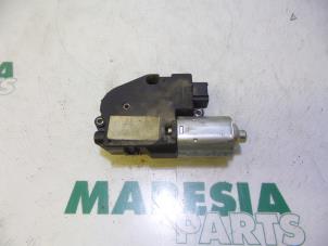 Used Sunroof motor Peugeot 407 SW (6E) 2.0 16V Price € 90,00 Margin scheme offered by Maresia Parts