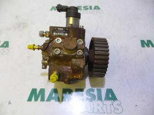 Używane Mechaniczna pompa paliwa Peugeot 206 CC (2D) 1.6 HDI 16V FAP Cena € 25,00 Procedura marży oferowane przez Maresia Parts