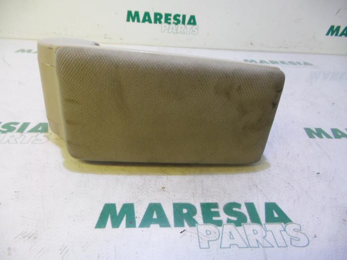 Begagnade Armstöd Fiat Stilo MW (192C) 1.6 16V Pris € 35,00 Marginaltabell erbjuds av Maresia Parts