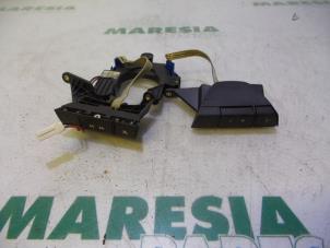 Used Steering wheel mounted radio control Fiat Stilo MW (192C) 1.6 16V Price € 40,00 Margin scheme offered by Maresia Parts