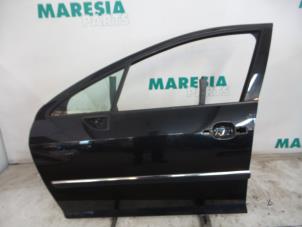 Używane Drzwi lewe przednie wersja 4-drzwiowa Peugeot 407 SW (6E) 2.0 16V Cena € 85,00 Procedura marży oferowane przez Maresia Parts