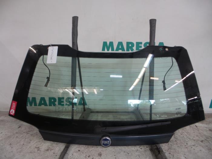 Usados Ventanilla detrás Fiat Stilo MW (192C) 1.6 16V Precio € 50,00 Norma de margen ofrecido por Maresia Parts