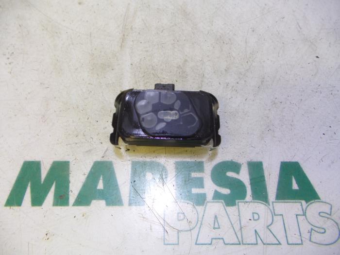 Begagnade Regnsensor Peugeot 407 SW (6E) 2.0 16V Pris € 60,00 Marginaltabell erbjuds av Maresia Parts