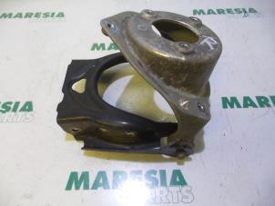 Used Front upper wishbone, right Peugeot 407 SW (6E) 2.0 16V Price € 25,00 Margin scheme offered by Maresia Parts
