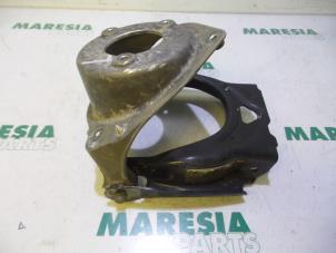 Used Front upper wishbone, left Peugeot 407 SW (6E) 2.0 16V Price € 25,00 Margin scheme offered by Maresia Parts