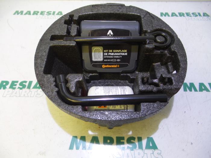 Begagnade Däckpump Renault Clio III (BR/CR) 1.6 16V Pris € 35,00 Marginaltabell erbjuds av Maresia Parts