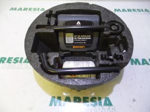Used Tyre pump Renault Clio III (BR/CR) 1.6 16V Price € 35,00 Margin scheme offered by Maresia Parts