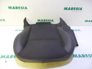 Usagé Revêtement siège droit Renault Clio III (BR/CR) 1.6 16V Prix € 60,00 Règlement à la marge proposé par Maresia Parts