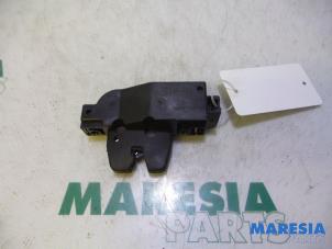 Used Tailgate lock mechanism Peugeot 407 SW (6E) 2.0 16V Price € 25,00 Margin scheme offered by Maresia Parts