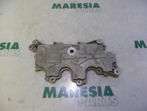 Used Rocker cover Renault Clio III (BR/CR) 1.6 16V Price € 25,00 Margin scheme offered by Maresia Parts