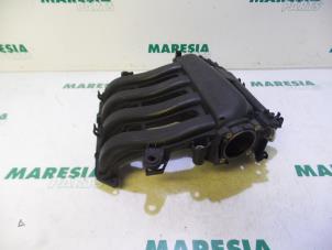 Used Intake manifold Renault Clio III (BR/CR) 1.6 16V Price € 29,00 Margin scheme offered by Maresia Parts