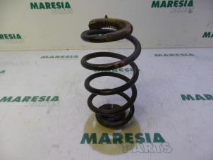 Used Rear coil spring Renault Clio III Estate/Grandtour (KR) 1.2 16V TCE 100 Price € 25,00 Margin scheme offered by Maresia Parts