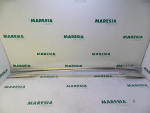 Used Roof rail kit Renault Clio III Estate/Grandtour (KR) 1.2 16V TCE 100 Price € 60,00 Margin scheme offered by Maresia Parts