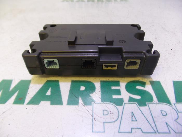 Usagé Ordinateur divers Renault Clio III Estate/Grandtour (KR) 1.2 16V TCE 100 Prix € 34,99 Règlement à la marge proposé par Maresia Parts